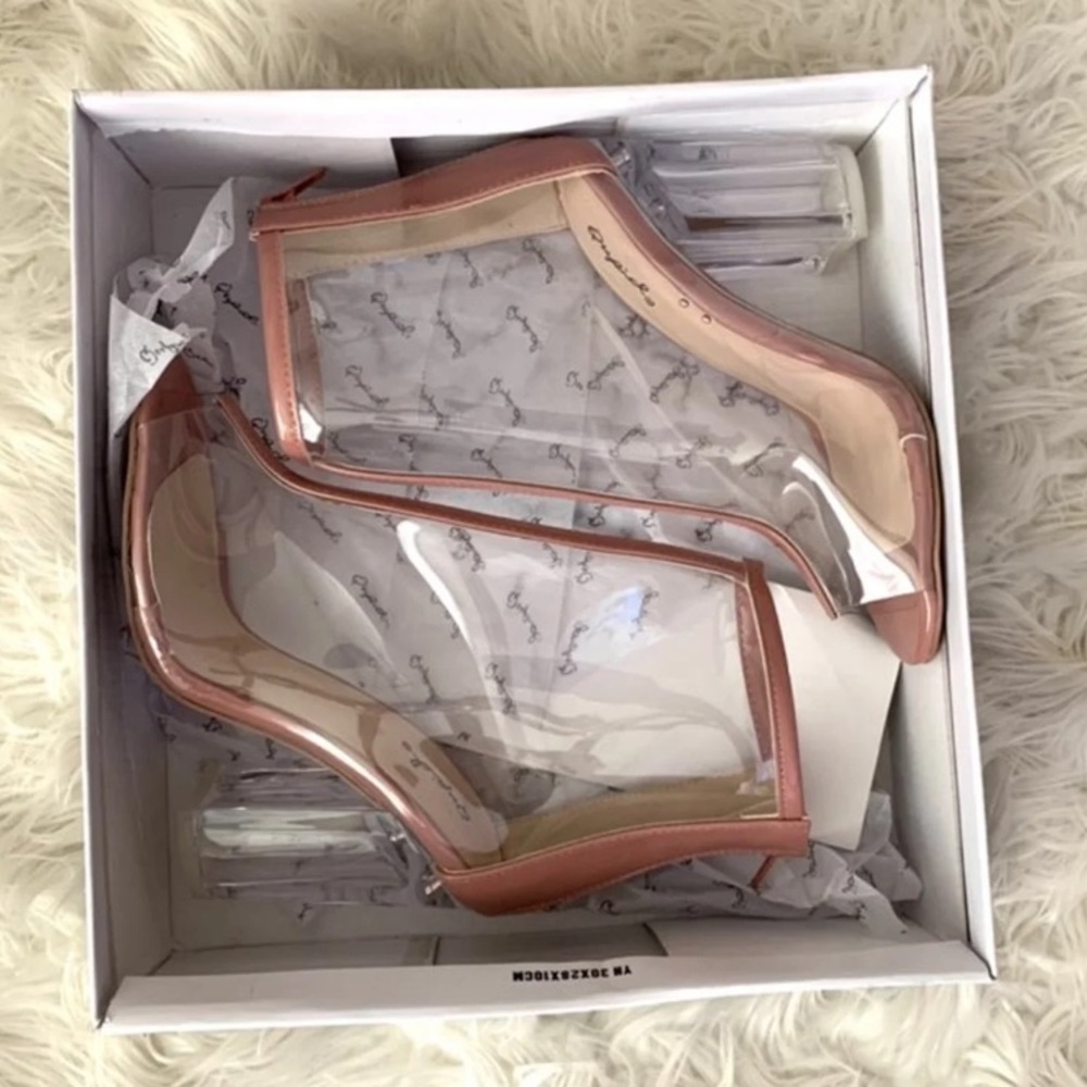 Qupid Clear Patent Booties w/Mauve Detail, size 6.5